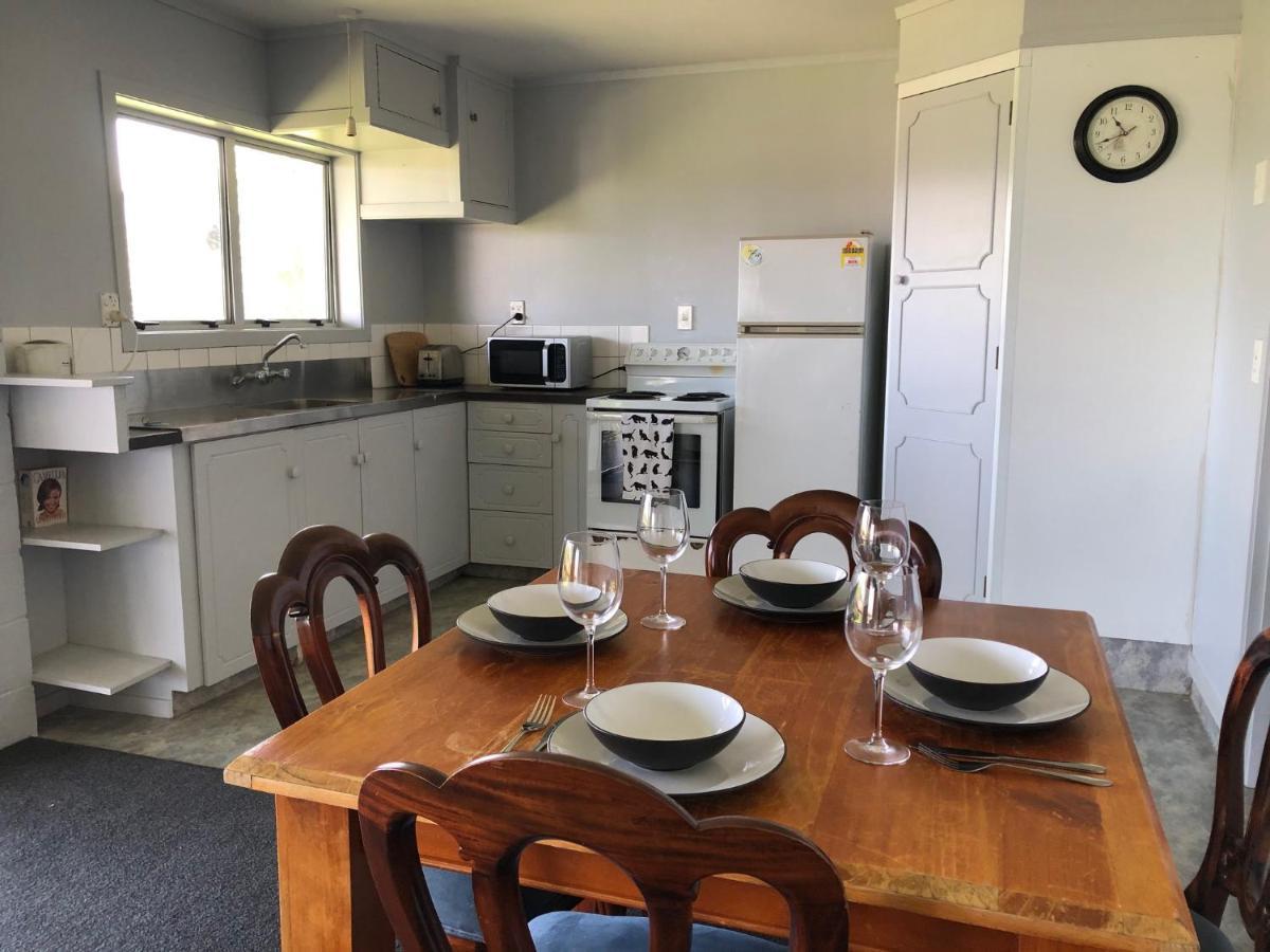 Gilmour Getaway Apartment Raglan Exterior photo